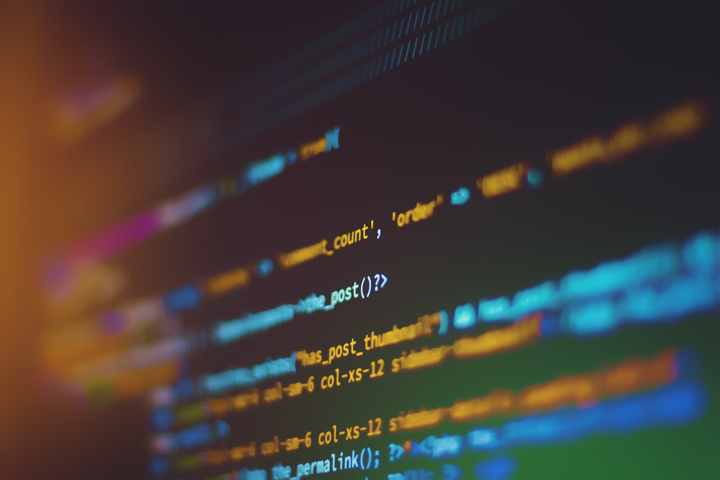 کد برنامهٔ وب روی نمایشگر